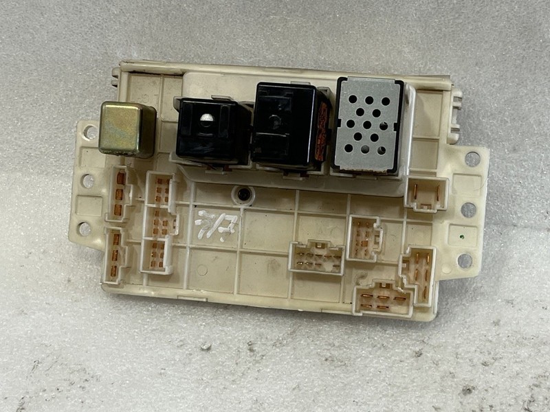 1984 1985 HONDA ACCORD LX SEDAN DASH FUSE RELAY BOX PANEL 1.8L AUTOMATIC