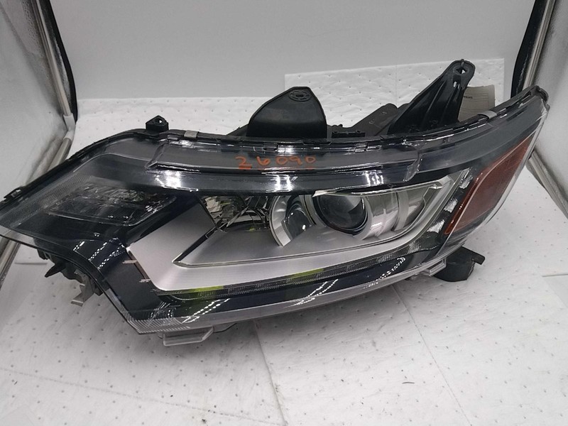 2016 Mitsubishi Outlander Left Headlight Assembly Black OEM 718409 Used