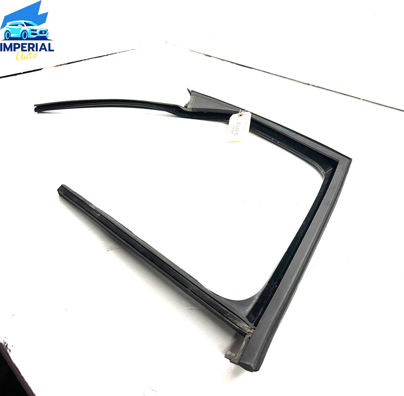 FRONT DRIVER SIDE RUN CHANNEL WEATHERSTRIP SEAL OEM Mini Countryman R60 11-2016