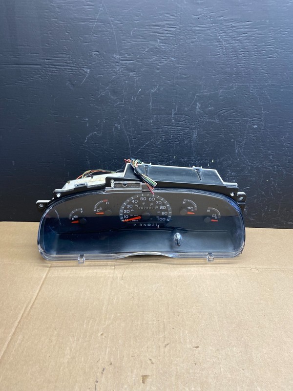 2001-2002 Ford Econoline E250 E350 Van Speedometer Instrument Cluster ab9205 DG