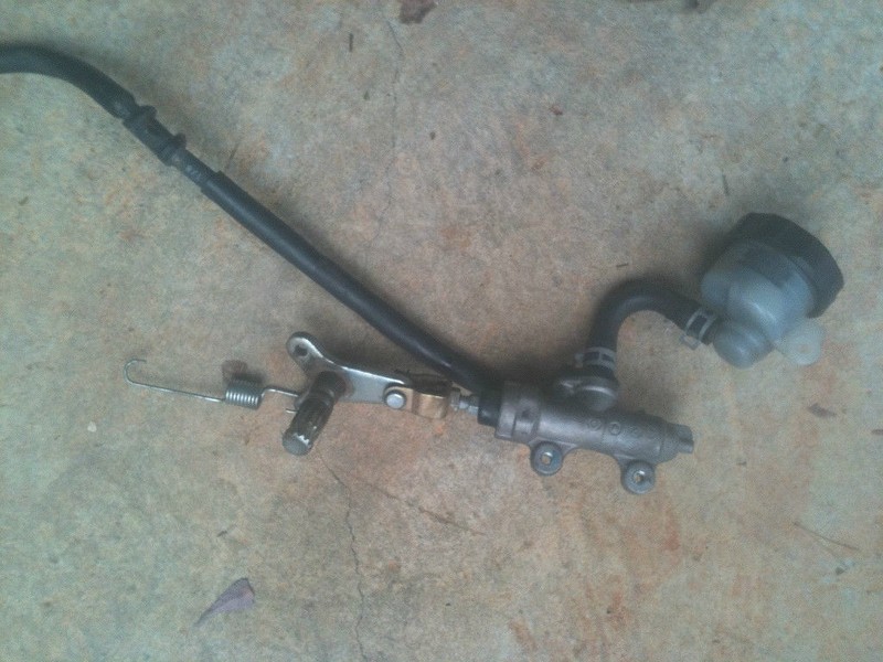 2000 Suzuki Katana GSX 600 F Rear Brake Master Cylinder & Reservoir GSX600F