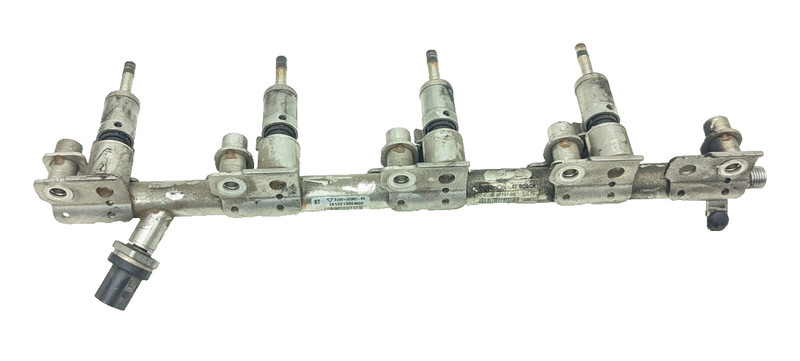 14-17 LR Discovery Sport L550 2.0 Engine Fuel Injector Rail w/ Injectors