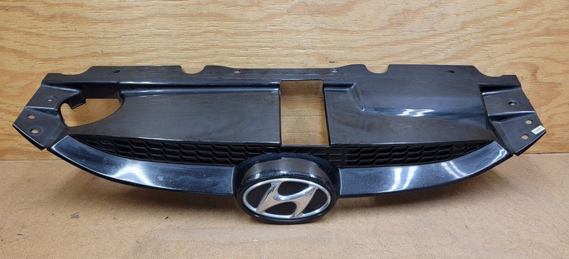 2010 - 2015 Hyundai Tucson Front Bumper Upper Grille W/ Emblem 86351-2S100 OEM