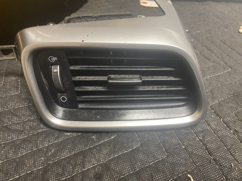 2017 KIA SORENTO LX RIGHT DASH VENT OEM 97490-C6000