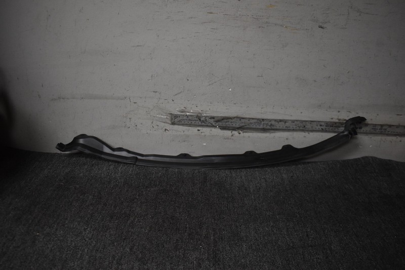 2009-2018 DODGE RAM 1500 SLT B PILLAR LOWER WEATHERSTRIP FACTORY OEM