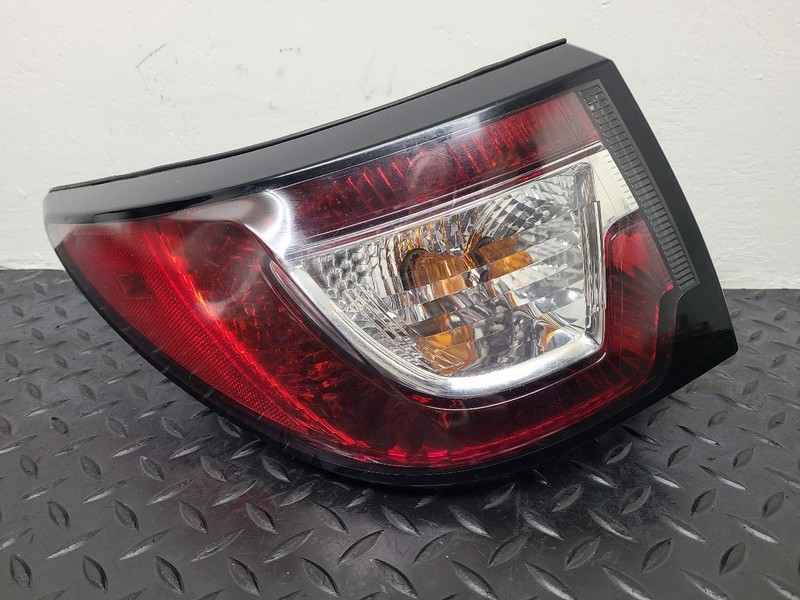 13-17 Chevrolet Traverse Left Driver Quarter Panel Tail Lamp Assm OEM 23301756