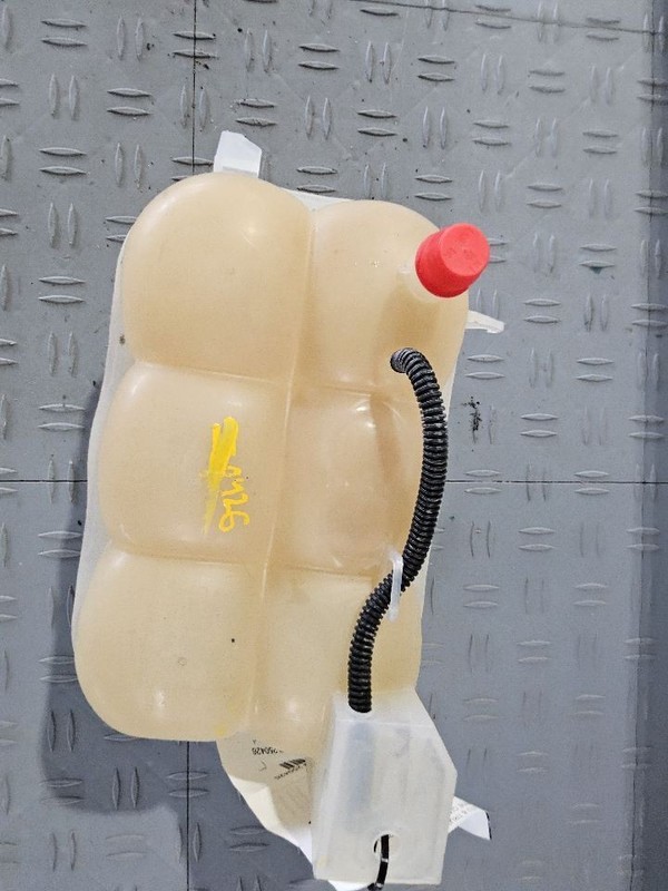 Coolant Reservoir Fits 19-23 SIERRA 1500 PICKUP 3452358