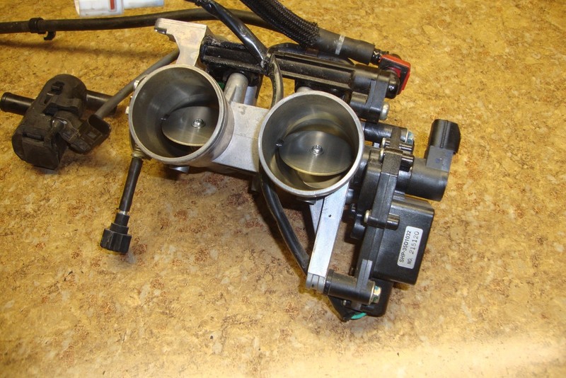 2013 Kawasaki Ninja EX300 EX 300 A Fuel Gas Injection Throttle Body Injector 13