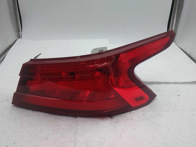 2017 Nissan Maxima Right Tail Light Assembly Red Used 176795 122K Mileage