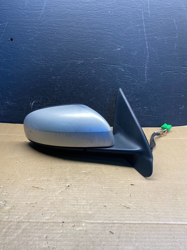 2004 - 2006 Volvo S60 Right Passenger RH Front Door View Mirror OEM AD6621 DW