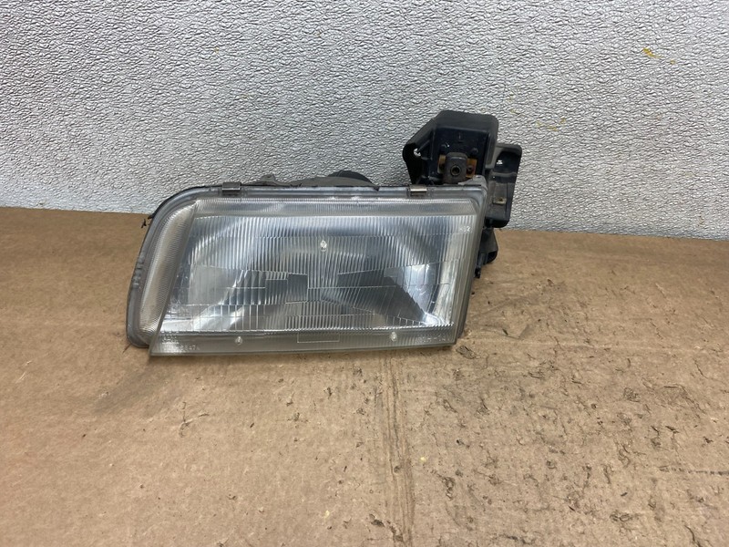1996 to 1998 Mazda MPV Left Driver LH Headlight OEM Y7085 DW