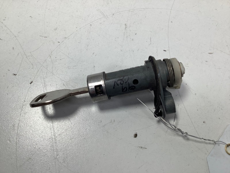 97-01 Honda CR-V Rear Trunk Door Lock Cylinder with Key 74861-S10-013 OEM