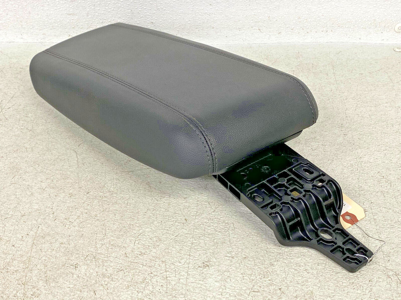 ⭐2017-2021 ALFA ROMEO STELVIO CENTER CONSOLE ARMREST STORAGE LID OEM LOT2395