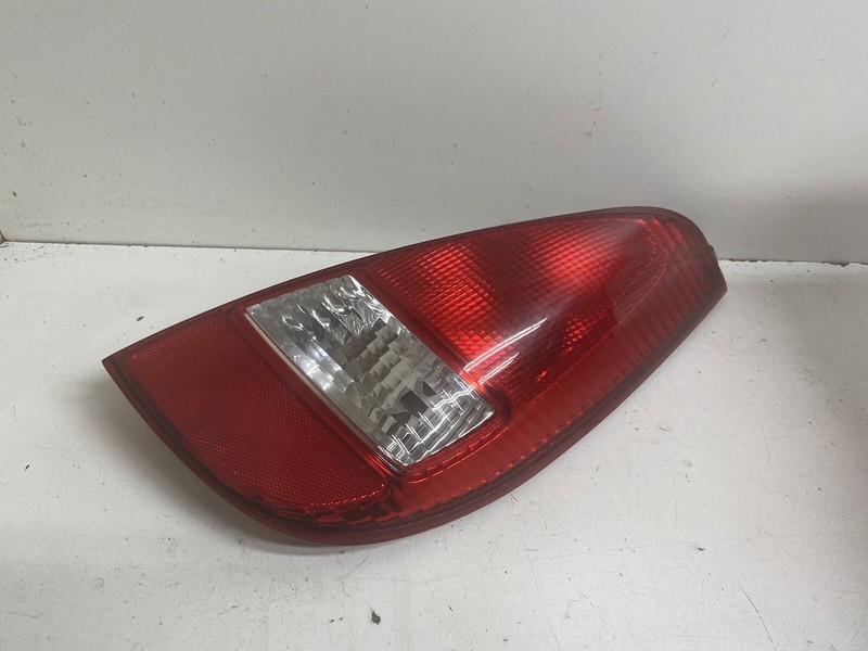 2002-2004 Suzuki Aerio Right Passenger Tail Light Lamp Taillight Taillamp Oem