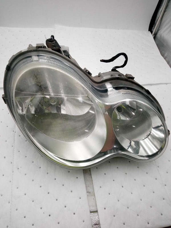 2007 Mercedes C-Class Right Headlight Assembly Black OEM 469607 Used 139k