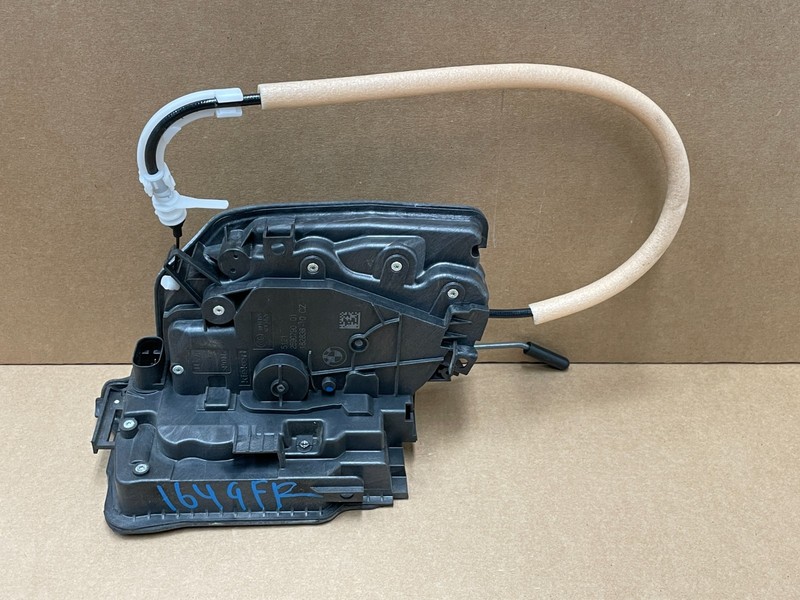 17 18 19 BMW G30 540i 530i Front Right Pass Door Lock Latch Actuator 1649 OEM