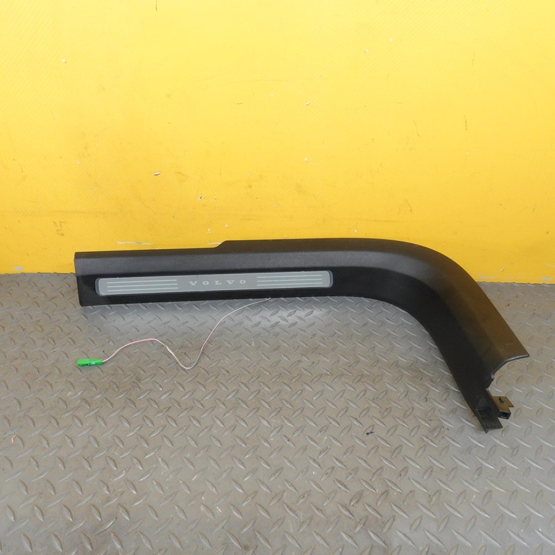 2016-2025 VOLVO XC90 RIGHT FRONT DOOR SILL PLATE TRIM COVER OEM 39829992