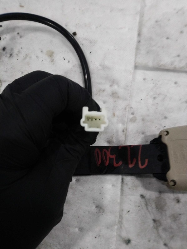2012 Nissan Altima Used OEM White Seat Belt Buckle, 95K Miles, 86842ZX68A