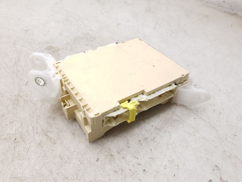 14 15 16 17 TOYOTA CAMRY XLE HYB CABIN FUSE JUNCTION BOX ASSEMBLY
