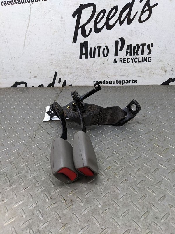 2003 - 2006 Escalade Tahoe Yukon 2nd Second Row Seat Belt Buckle Pewter1188504