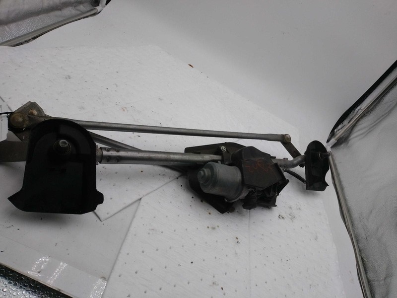 2020 Mitsubishi Eclipse Cross Wiper Motor OEM 8250A955 52K Miles Brown