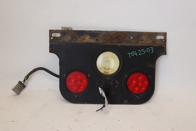 2008-2017 FREIGHTLINER CASCADIA 125 REAR TAIL LIGHT TURN SIGNAL STOP LAMP OEM