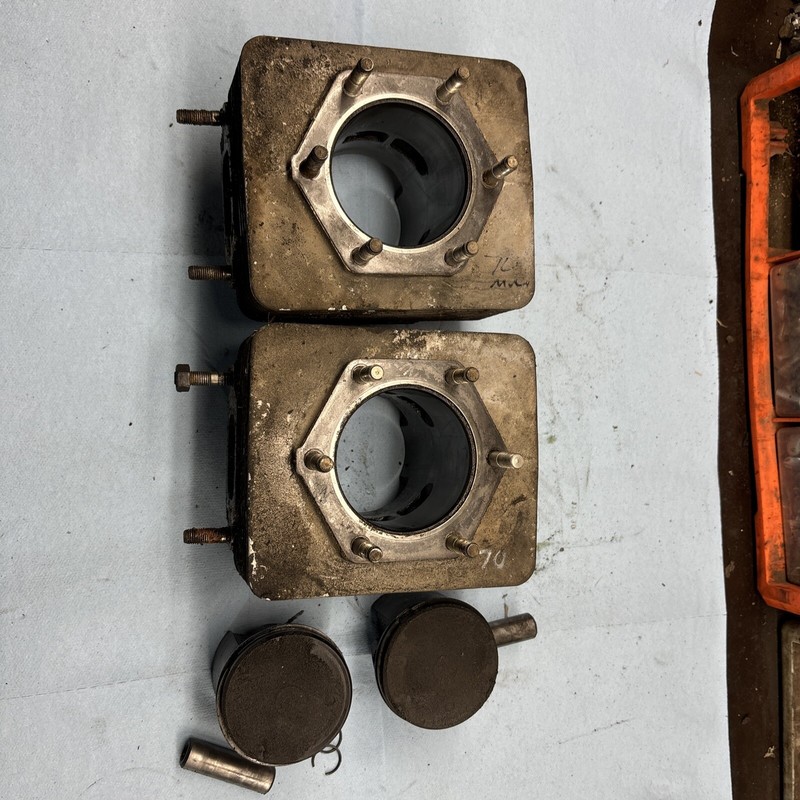 OMC Johnson Evinrude Skimmer Vintage Snowmobile 251 Motor Cylinders Jugs Pistons