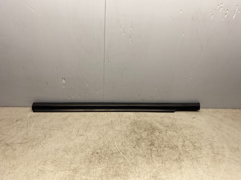 2003-2005 MERCEDES BENZ ML350 LEFT REAR DOOR OUTER WINDOW SEAL WEATHER STRIP OEM