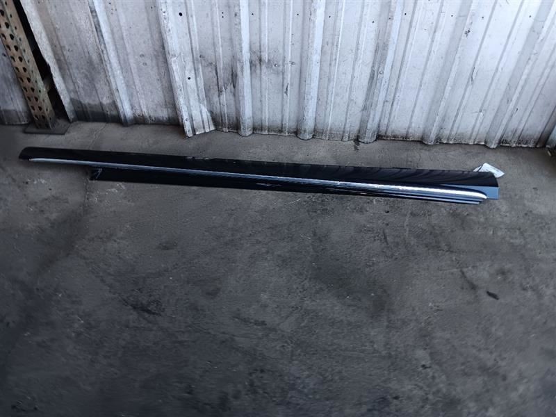 18-21 Mercedes 205 C300 Sedan Right Rocker Moulding Side Skirt Panel 2056907002