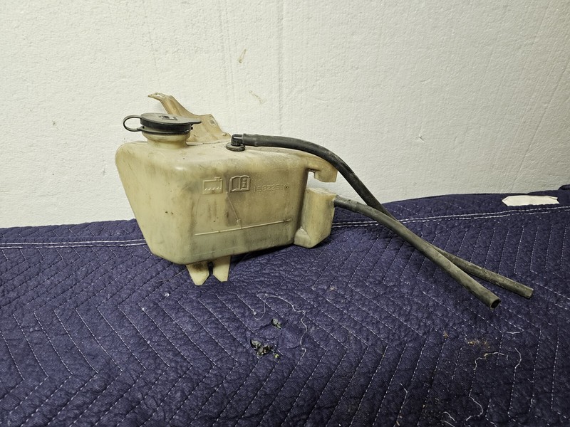 Coolant Reservoir 06-09 Chevrolet Impala 15822510