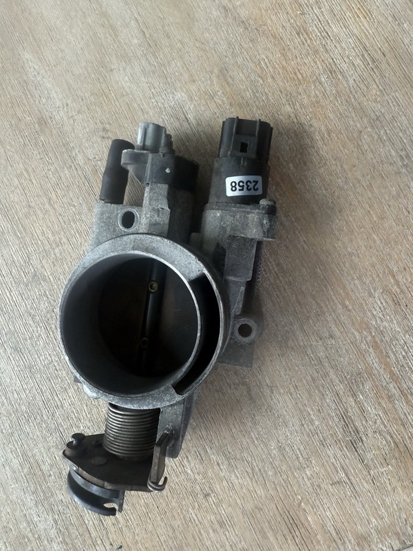 2001-04 Jeep Grand Cherokee Dodge Throttle Body Valve Assembly 11200008BB 4.7