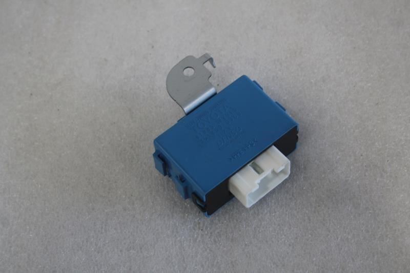 2010 2011 2012 2013 2014 2015 LEXUS RX450H TOWING CONVERTER MODULE 81985-WY010