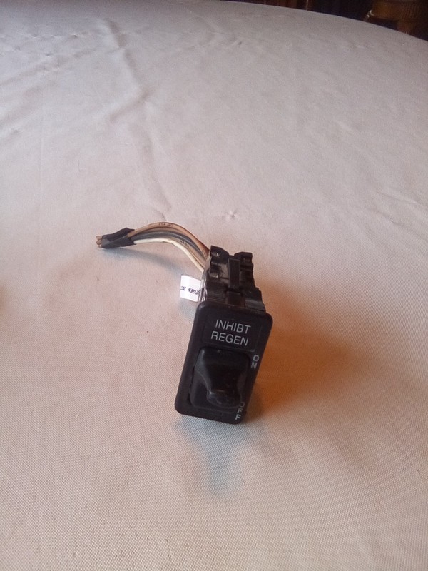 International 3660810C1 Regen Inhibit Switch W/ Connector