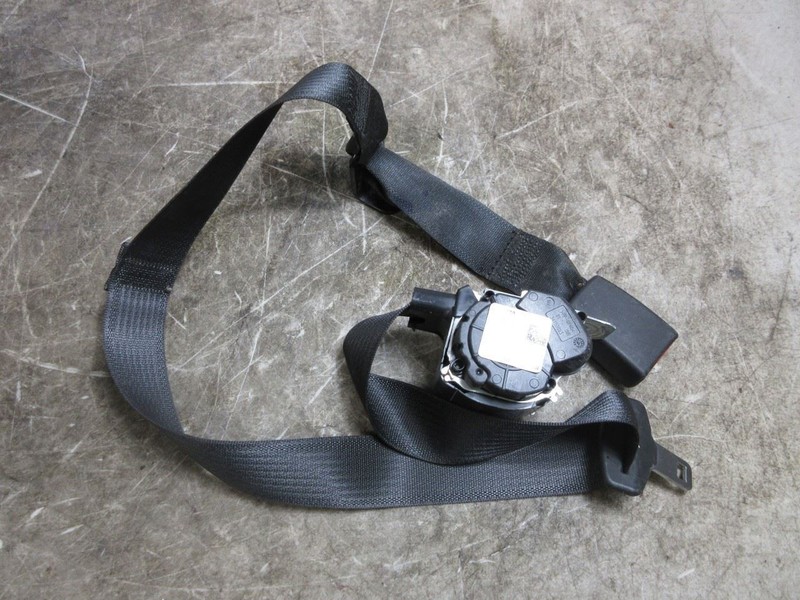 2019 Chevy Silverado OEM Rear Center Crew Cab Seat Belt Retractor 84506478