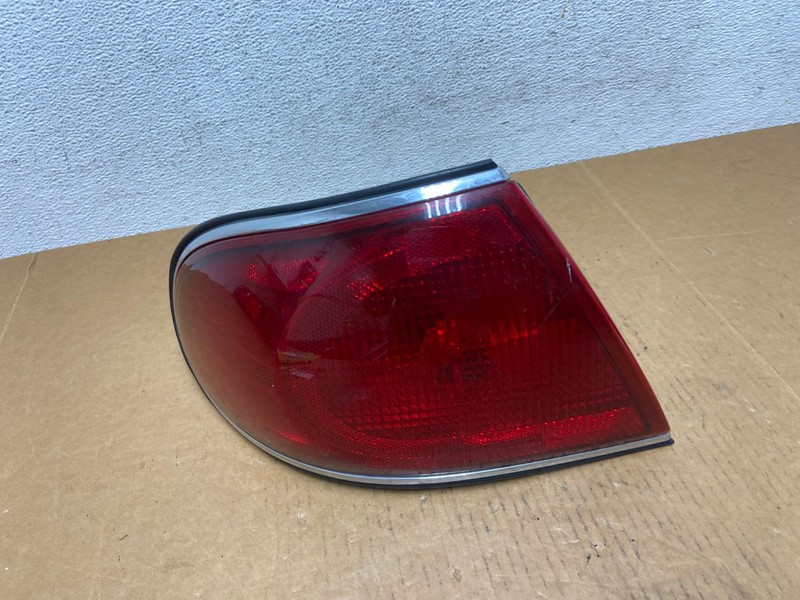 2000 to 2005 Buick Lesabre Left Driver LH Side Tail Light Oem AD9173 LK