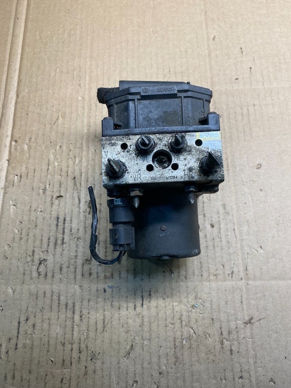 2002 to 2003 BMW X5 ABS Anti-Lock Brake Pump Module OEM ab2713 DG