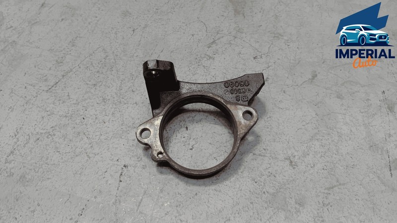 OEM Toyota Camry 2.5L FWD Front Right Passenger Side Axle Bearing Bracket 18-25