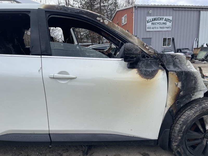 2022-24 Nissan Pathfinder Right Passenger Front Door White No Glass Burn Blemish