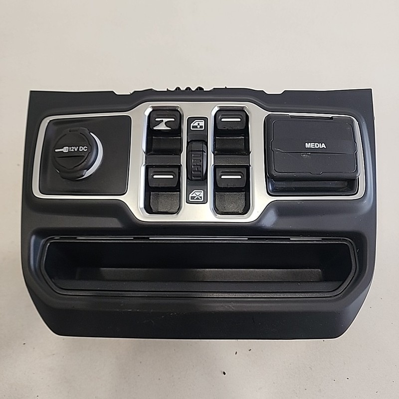 19 2020 WRANGLER Center Trim Panel w/Outlet w/USB Hub w/Auto Window Switches OE