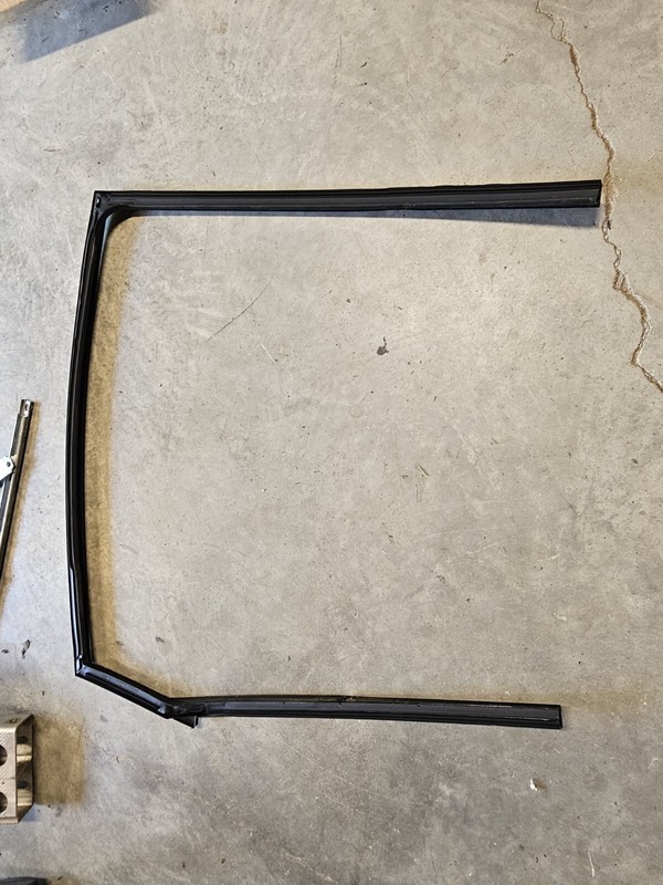 NISSAN MURANO REAR LEFT SIDE DOOR WINDOW GLASS RUN CHANNEL SEAL OEM 2019 - 2024