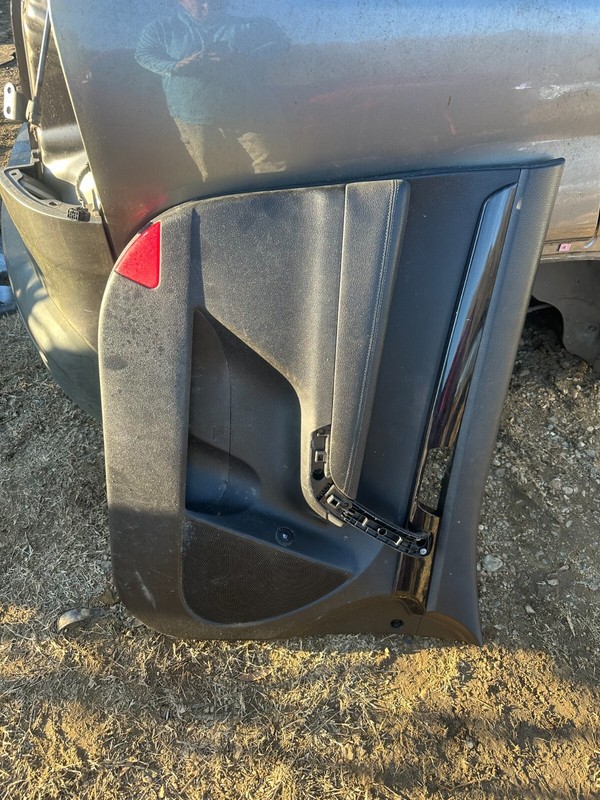 11-13 KIA SORENTO OEM LH FRONT BLACK DOOR PANEL TRIM - DRIVER SIDE