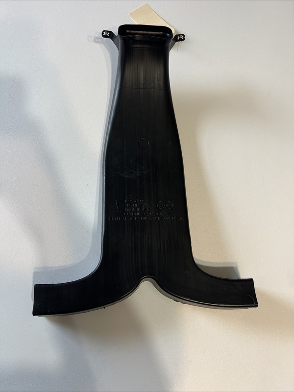 2021-23 Tesla Model X CENTER SPITTER DUCT, 3RD ROW,MX, P2 1608375-00-A 2795 B80
