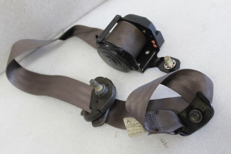1991 1992 1993 1994 TOYOTA LAND CRUISER LEFT REAR SEAT BELT 2ND ROW FD40 BEIGE