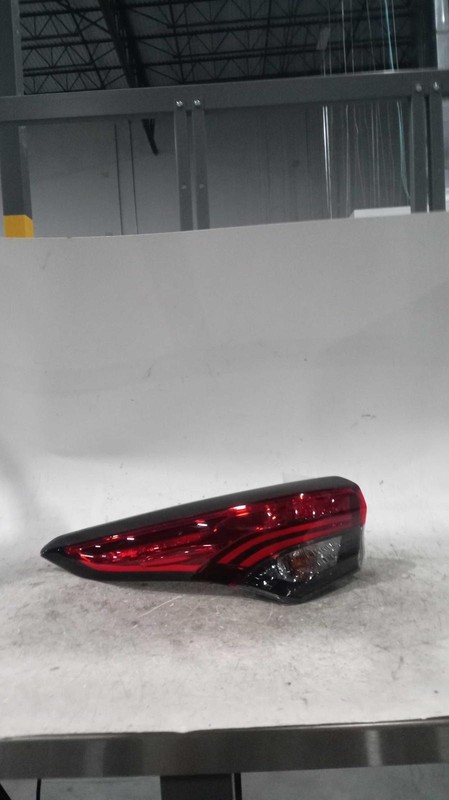 2022 Toyota Highlander Left Tail Light Assembly Black 24000 Mi 700184