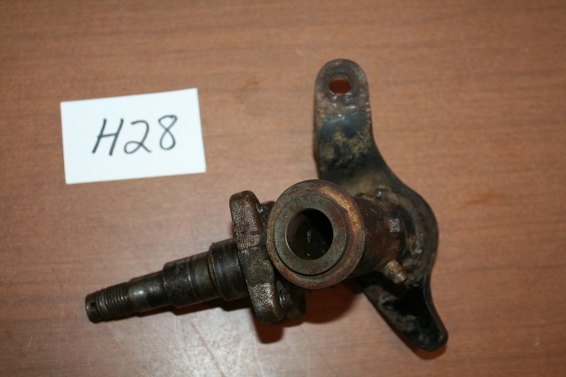 1986 Honda TRX 200SX Steering Kunckle Spindle Right OEM 86 A
