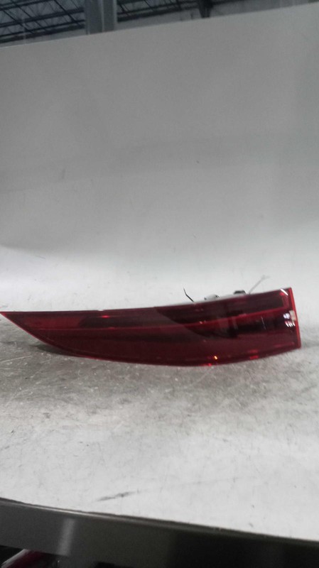 Used Right Tail Light Assembly fits: 2019 Jaguar E-pace quarter panel mounted Ri