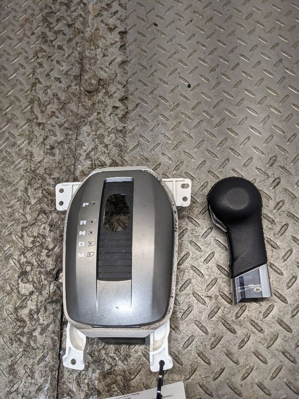 2010-2015 CAMARO SS FLOOR SHIFTER BEZEL WITH SHIFTER KNOB OEM 1188604