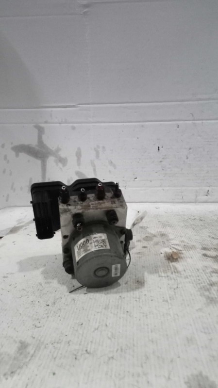 2015 KIA SORENTO ABS Pump & Motor Assembly OEM 589201U000 114K Miles Silver