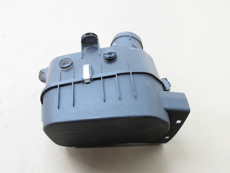 Maserati Levante 2017 Front Right Air Cleaner Filter Box Housing Cover 16-24 |