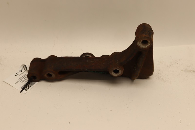 2018-23 FREIGHTLINER CASCADIA 126 RIGHT DPF MUFFLER MOUNTING ARM BRACKET OEM